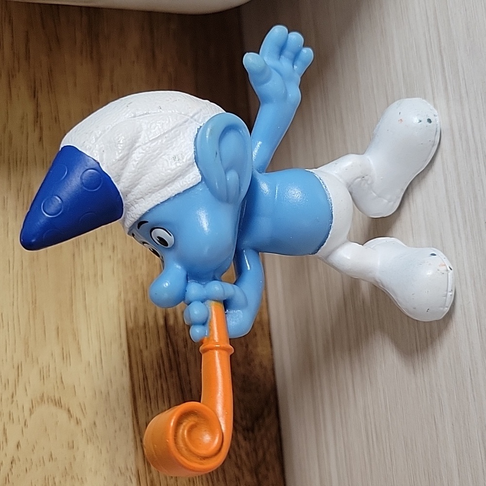 SMURF PARTY PLANNER FIGURINE